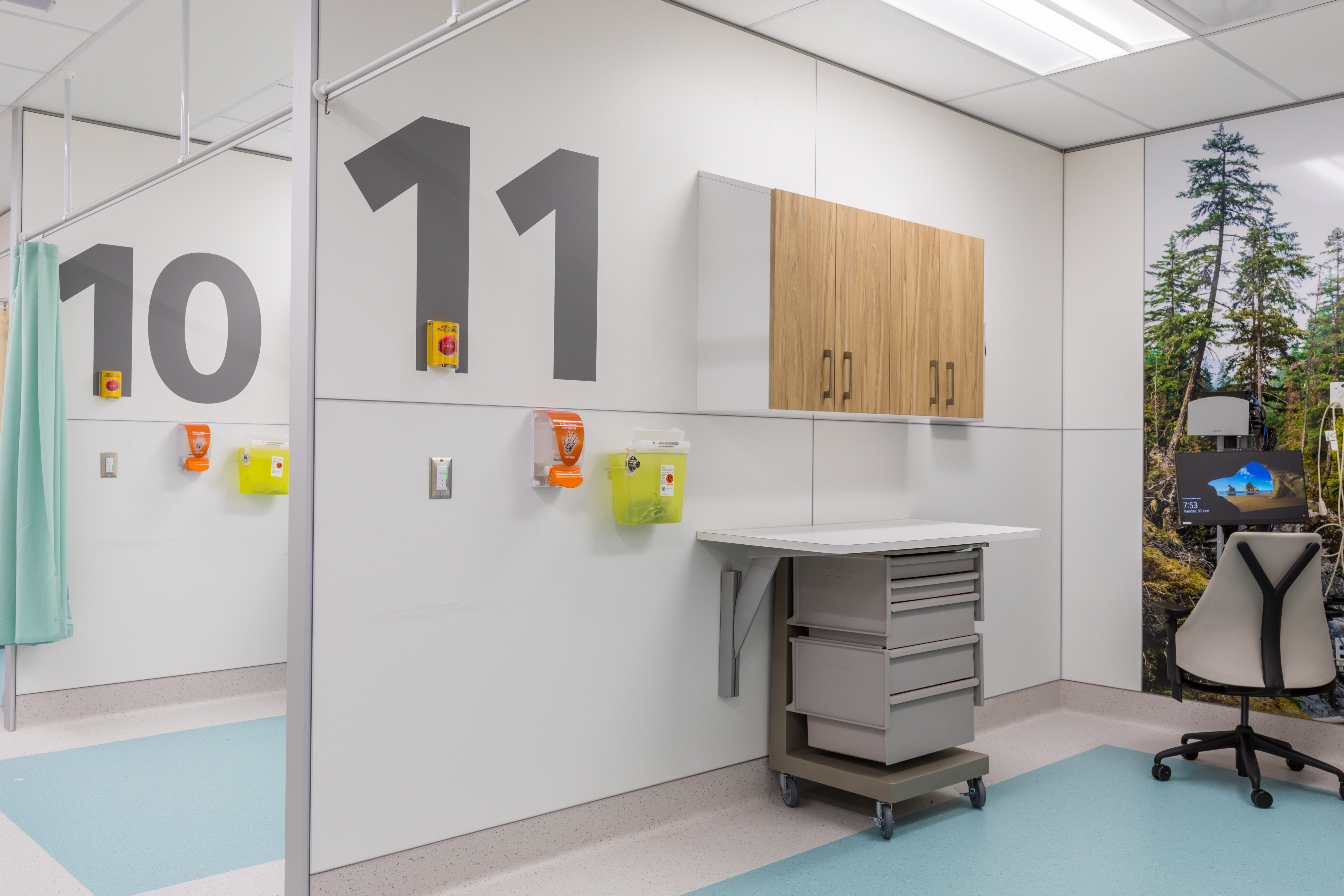 DIRTT's modular wall system used in hospital bays integrates custom casework, graphics and wayfinding.