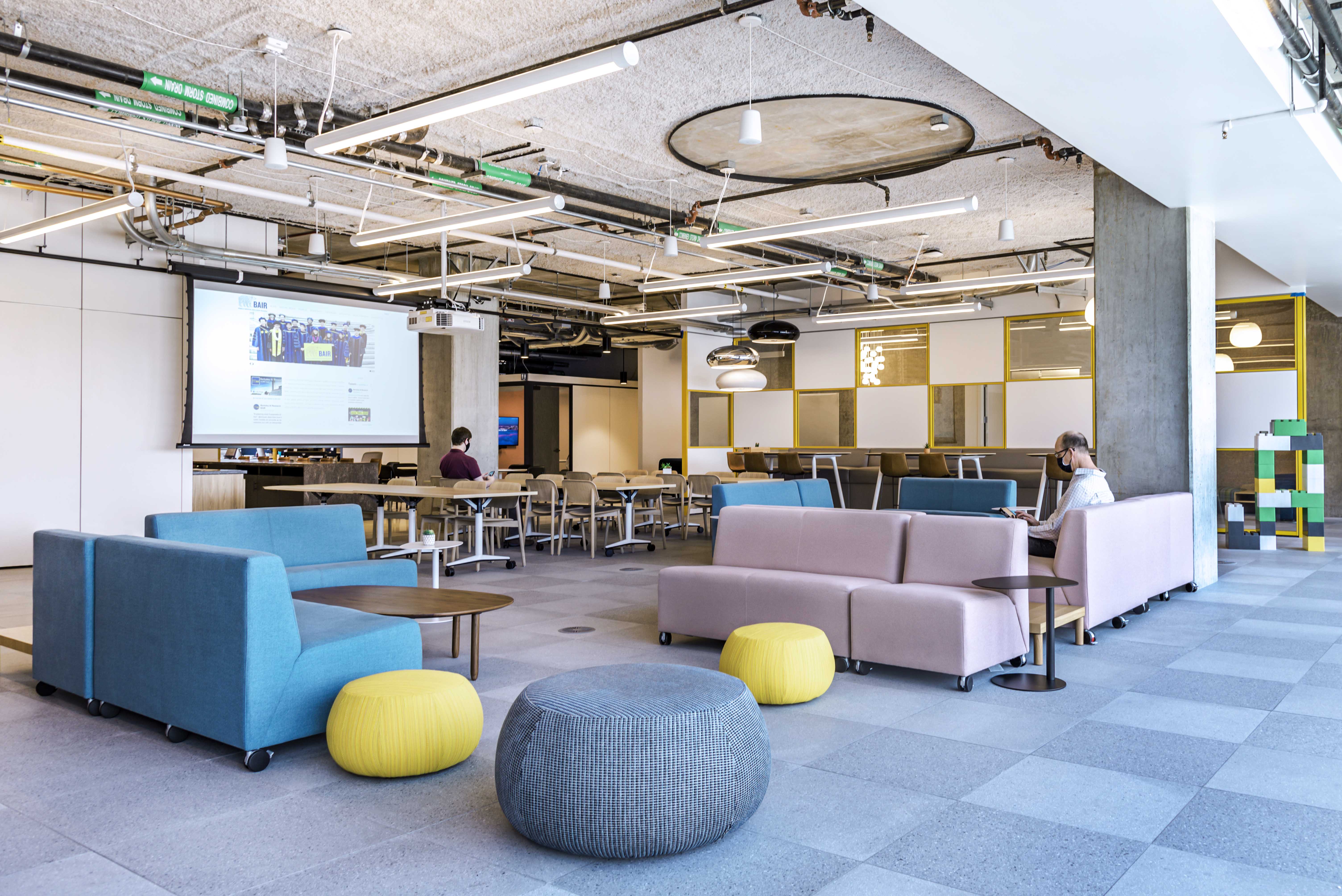 Tech-enabled college open space with modular walls with glass