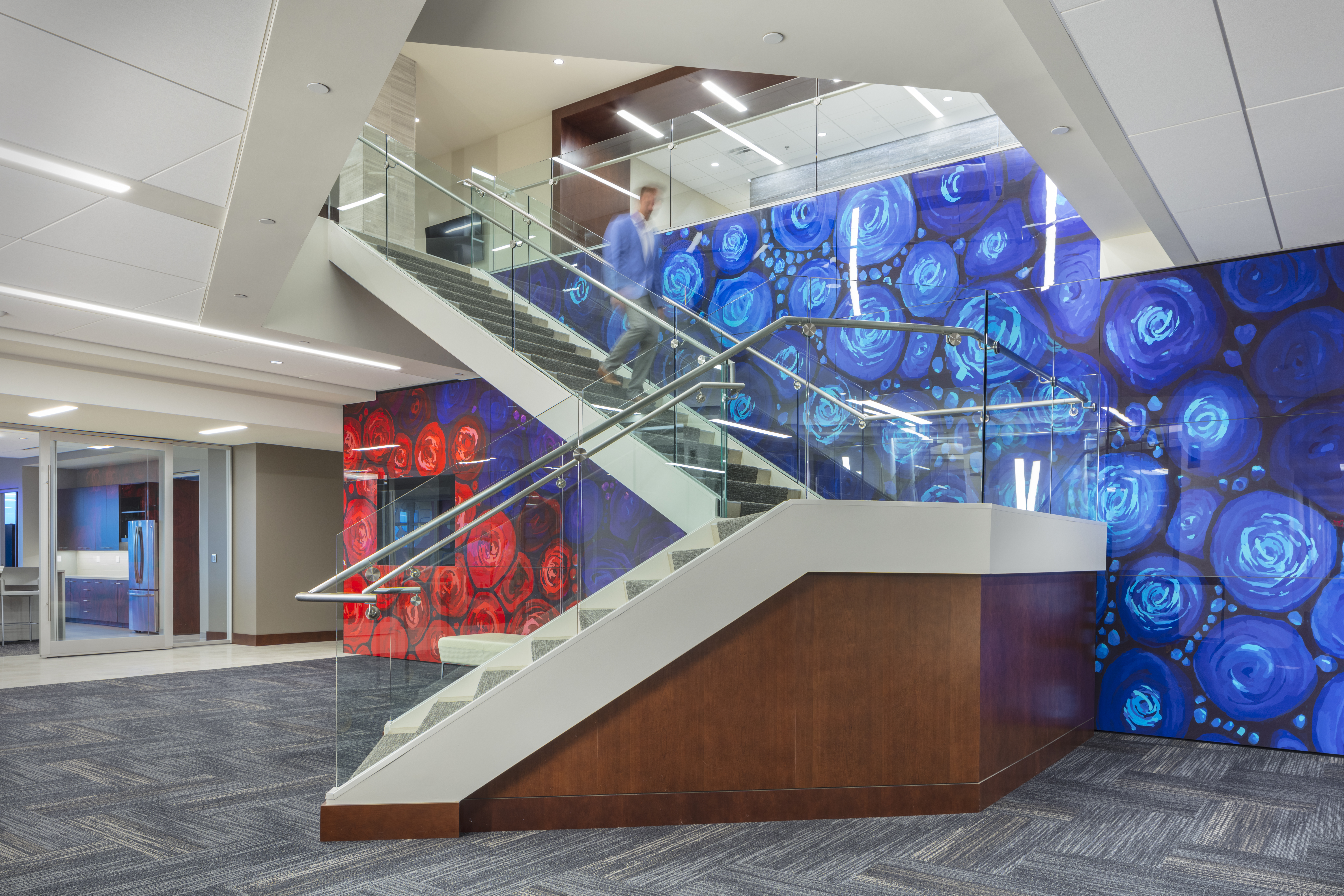 A mural comes to life on an office feature wall using custom graphics on Corning Willow glass.