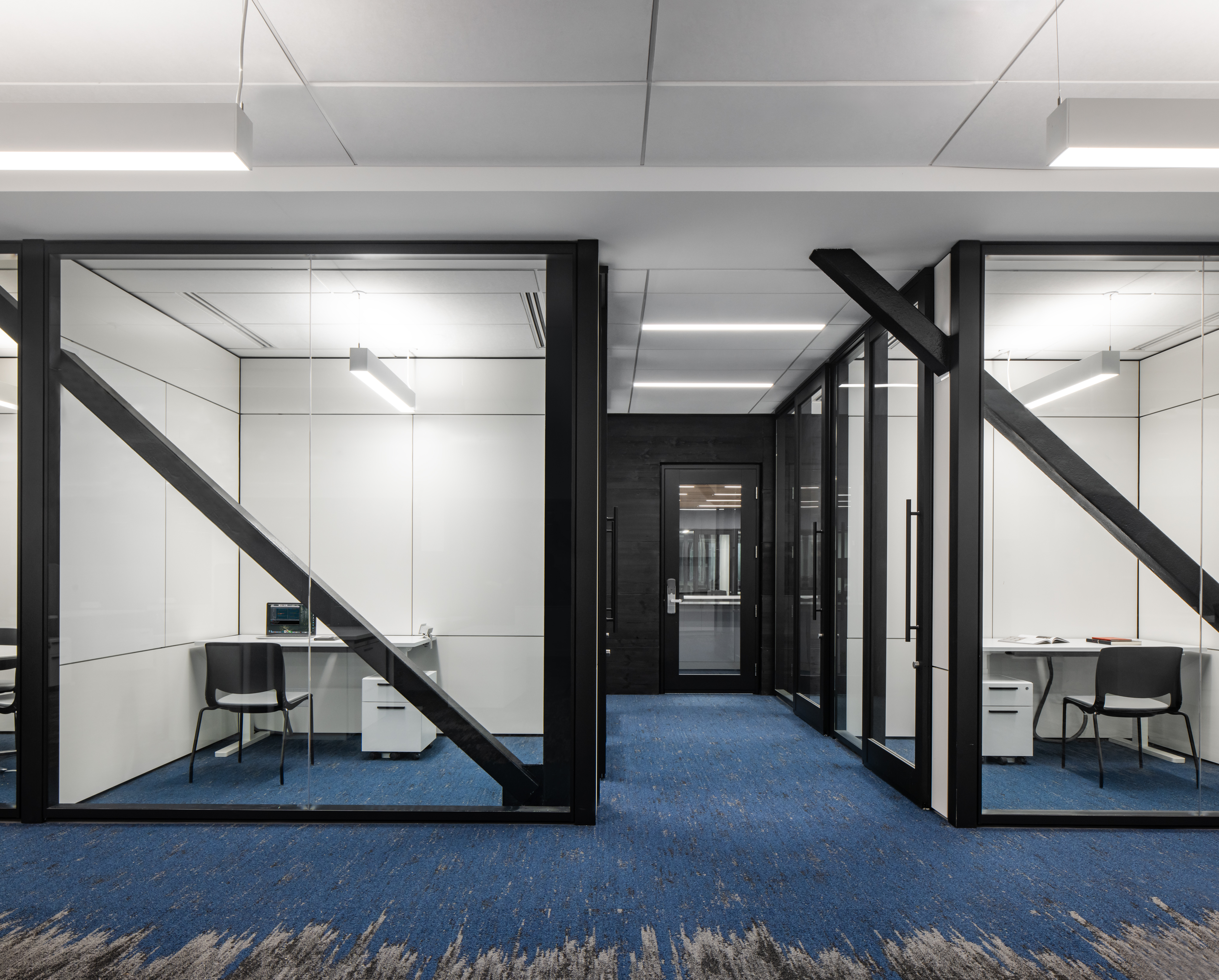 Modern campus meeting rooms with prefabricated solid glass walls