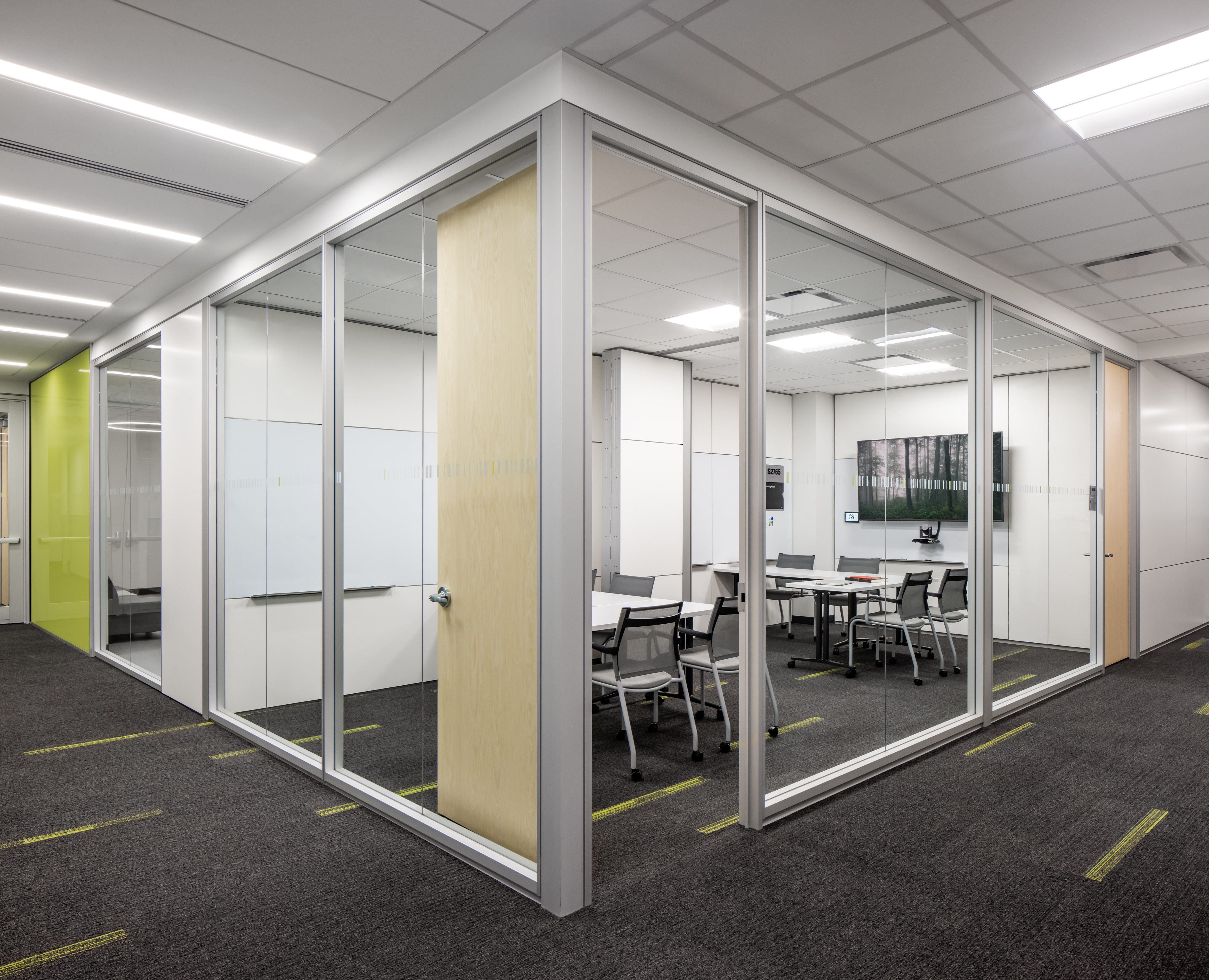 College meeting rooms with prefab walls, writeable surfaces and hinged swinging doors