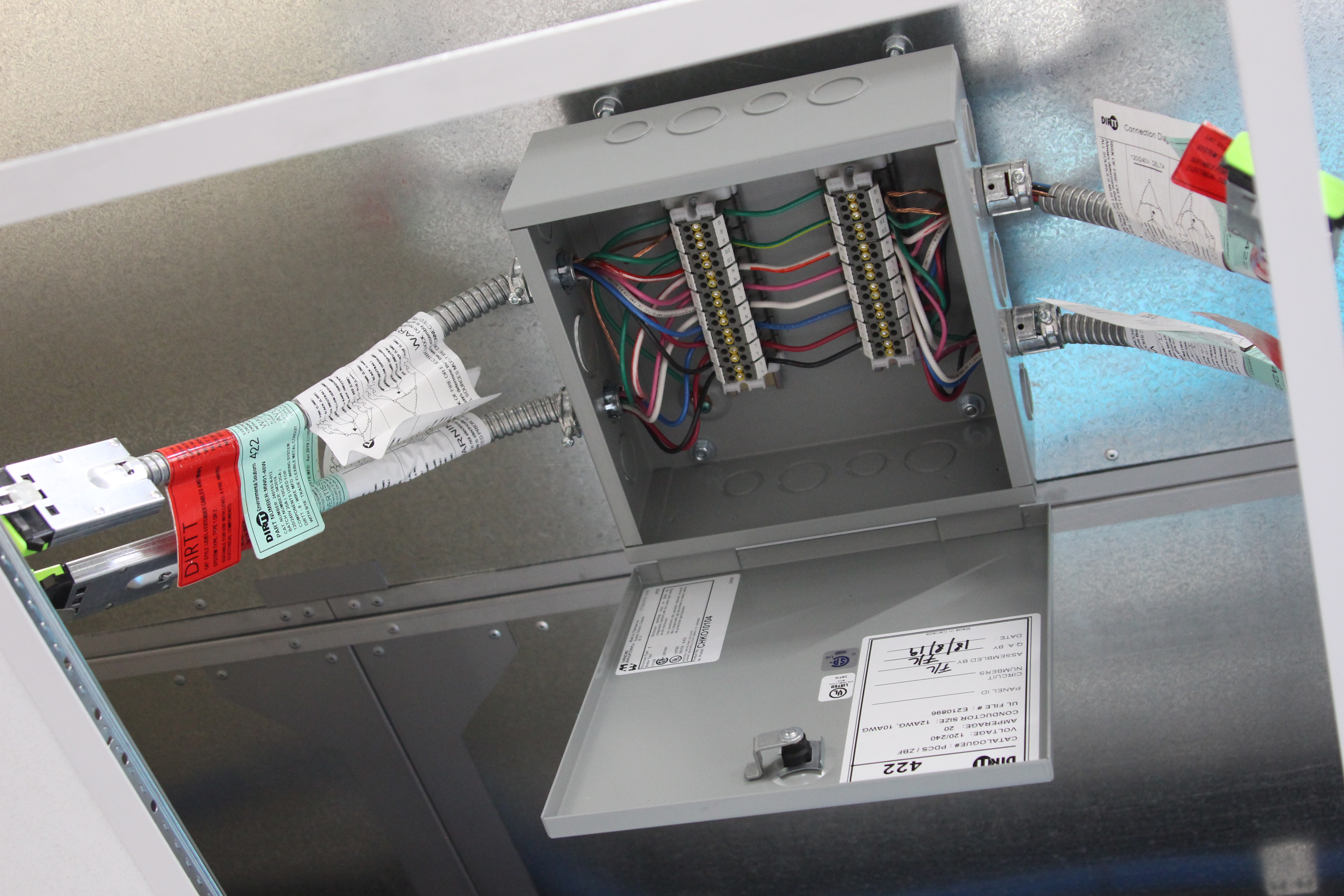 Image of modular electric cabling going into a box.